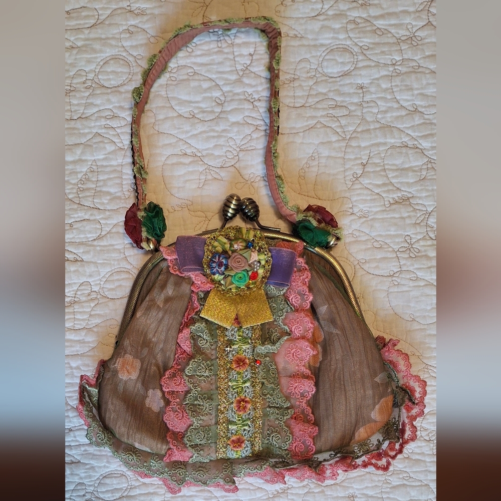 Malina Artisan Style Kiss Clasp Purse